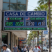 Dólar estable, nervios en mercados: qué significan las noticias internacionales para quienes reciben remesas