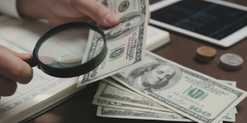 ¿De qué están hechos los billetes de dólar y por qué te importa si envías o recibes remesas?