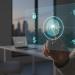 Tu huella digital y el trabajo remoto: protecciones y habilidades que afectan tu seguridad financiera