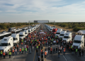 Transportistas exigen paraderos seguros y apertura de restaurantes: protesta en la México–Querétaro