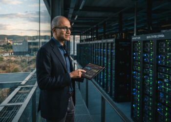 El CEO de Microsoft advierte sobre el ‘coste oculto’ de la IA; en España crece la tensión alrededor de centros de datos