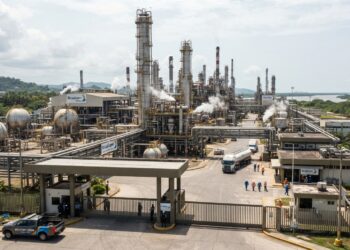 Braskem Idesa anuncia reestructuración de deuda mientras señales de estrés empresarial aparecen en la región